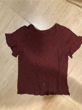 Old Navy Narrow Striped Short Sleeve Tee in Burgundy and Black